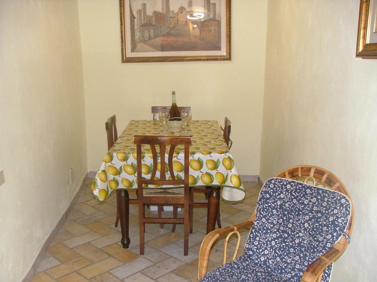 Casa Vacanza Le Case San Gimignano Extérieur photo